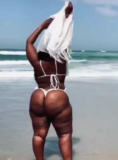 Nako And The Beach