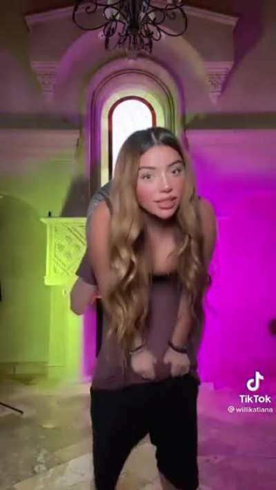 Wish she didn&rsquo;t have on socks they look kinda big 🔥