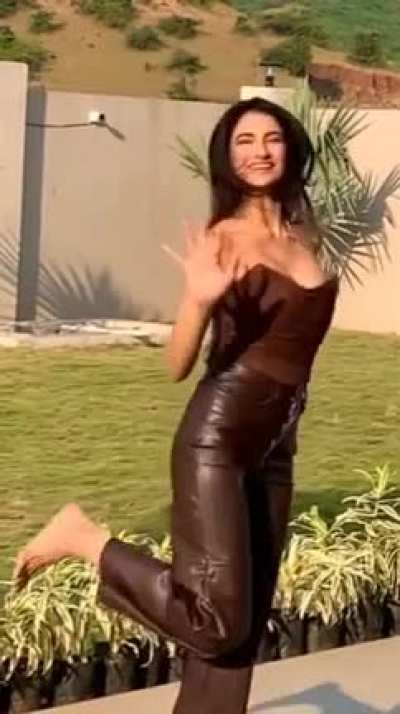 Palak Tiwari and her jiggling boobies is the best way to drain your balls today.... 😍😍🍌🍌🍌💦💦💦💦