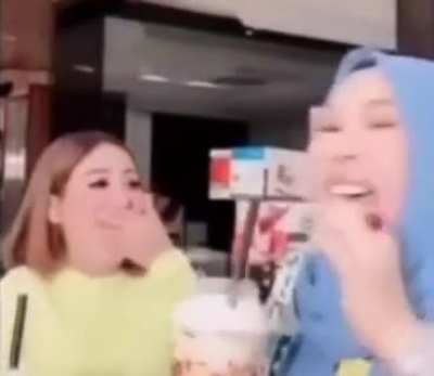 me and my bsf shit talking our entire team in duo queue even tho we&rsquo;re literally playing the worst