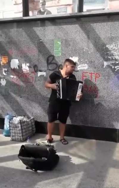 Ukraine artist - Accordion as it was meant to be