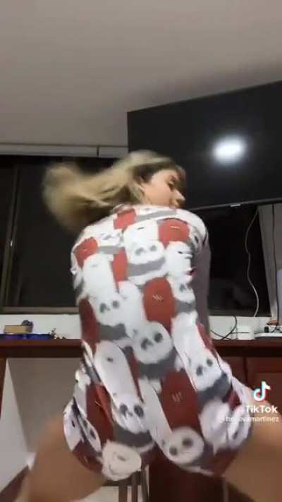 Can't stop that booty (heyevamartinez)