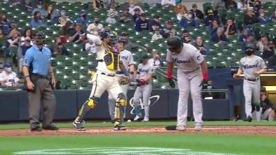 Omar Narv&aacute;ez trolls Jesus Aguilar by telling him it's only ball three.