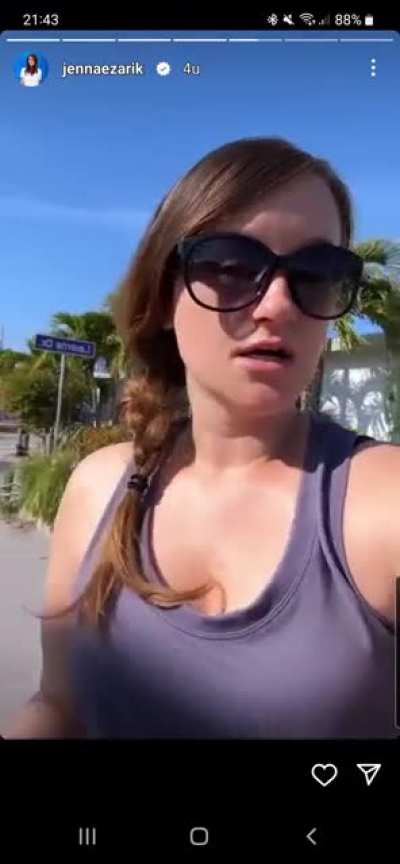 Look at those tits.