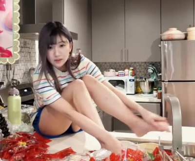 Aria's Thighs