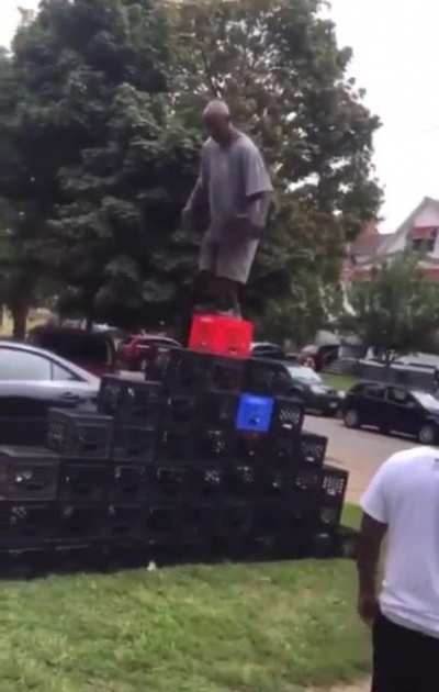Unc in the yard doing bullshit again y&rsquo;all 😔