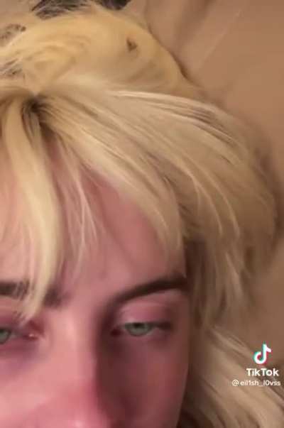 Billie can&rsquo;t stop her tits from bouncing