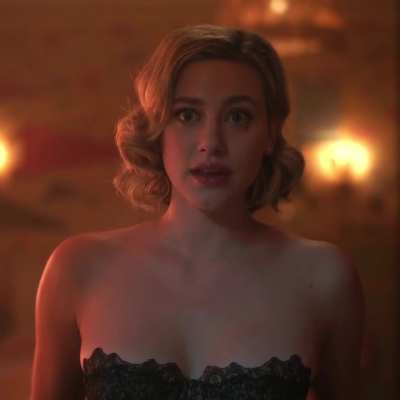 Lili Reinhart 
