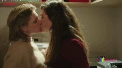Anne+: Hanna Van Vilet & Kristen Mulder - (s01e04) - Scene #2 - *AI ENHANCED*