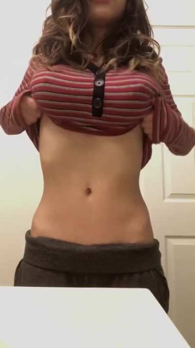 [OC] I Look Small but my Tits are Huge 🤭
