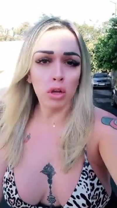 N&atilde;o se pode andar segura na rua 😡