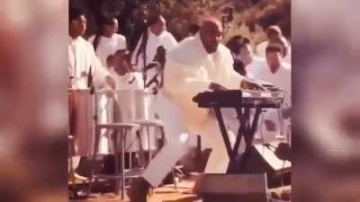 I tried improving the sound quality of this old Sunday Service clip.