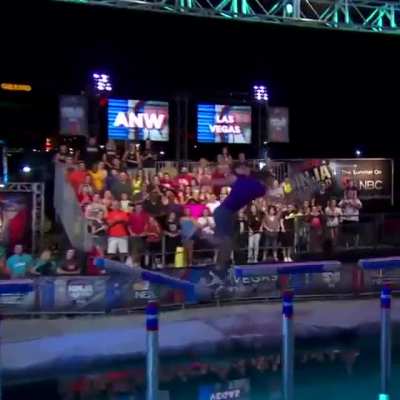 This guy&rsquo;s recovery after falling in Ninja Warrior is insane
