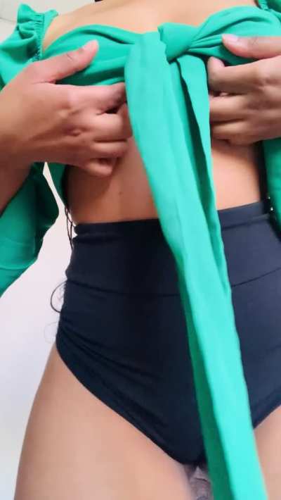 Unwrap my shirt and I&rsquo;ll give you head as a reward, deal?