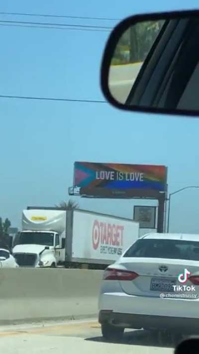 Ayyy happy pride month!