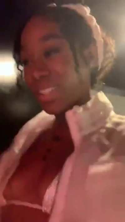 Ch3rok33badd she got a old ass vid on her pag3. And she charging a 100$ per vid 😂🤦&zwj;♂️🤷🏽&zwj;♂️