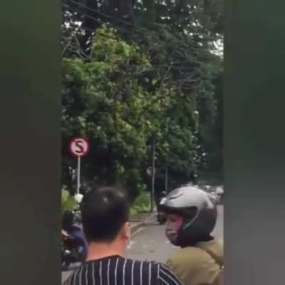 Passenger sacrifice his seat for the victim of hit &amp;amp; run