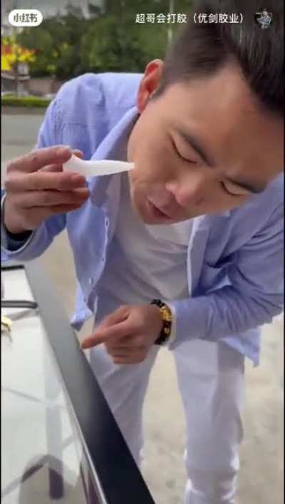 how this guy applies silicone