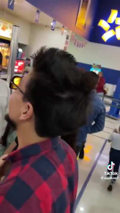 En la fila del cine