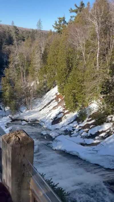 I got fucked at the waterfall and then got my face covered in cum &eth;&eth;&curren;&curren;