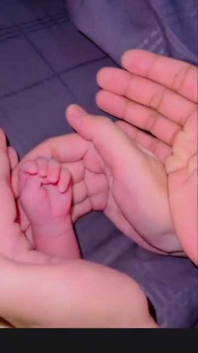 Just a wholesome video of holding hands