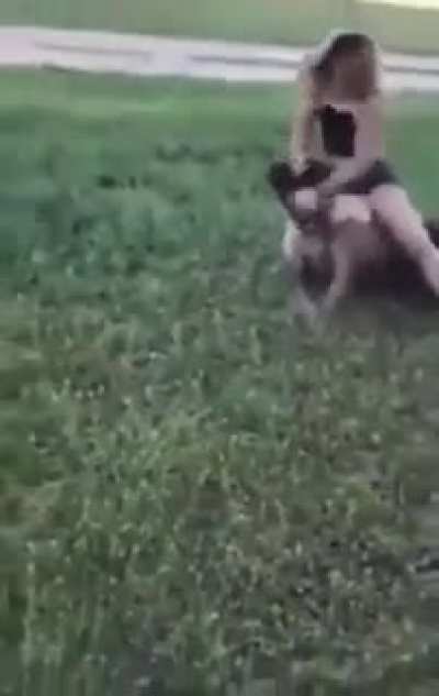 Small Girl Beat Up A Big Girl - "TELL HER!"
