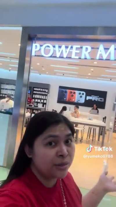 Powermac Center tends not to entertain customers who don&rsquo;t look well-off.