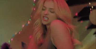 Chlo&euml; Grace Moretz pegs you until you see stars