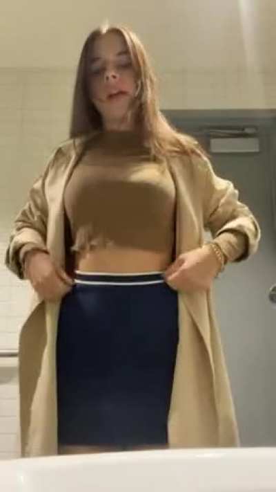 Do you like your 18 years old girl in that outfit.... I am ready for our date