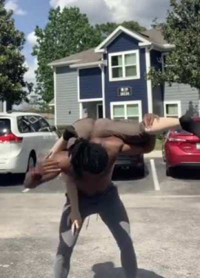 Couple tries the Koala Challenge
