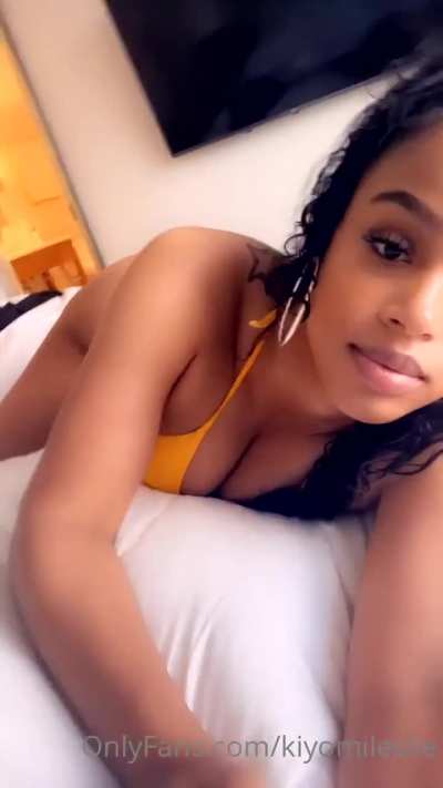 🍑🤳🏽😈👙