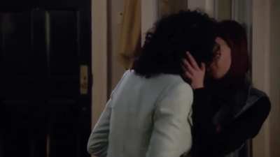 Haley Ramm &amp;amp; Aurora Perrineau (Chasing Life - s02e04)