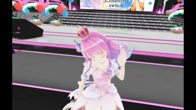 Luna took full advantage of VR's "features" during her concert.