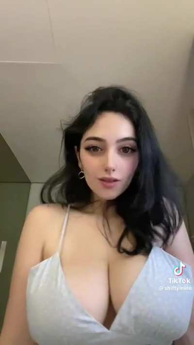 Very pretty thot with a large chest
