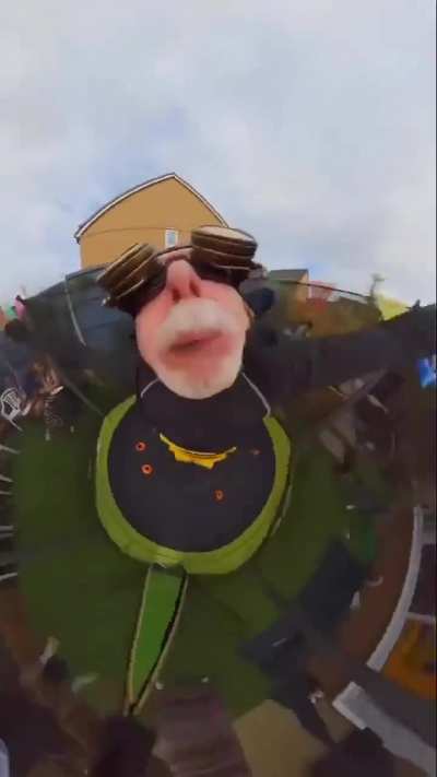 Man records himself with 360&deg; in different costumes