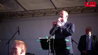 "Putin is killing children and elderly! That is murder!" Scholz shouts angry at public summer party. (...) "Putin has an imperialistic dream, he wants to destroy Ukraine! We as democrats, as europeans won't allow!" - while he gets shouted down from small 