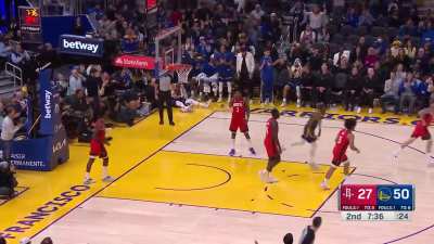 [Highlight] Jordan Poole With a Saucy Dime To Jonathan Kuminga For The Flush