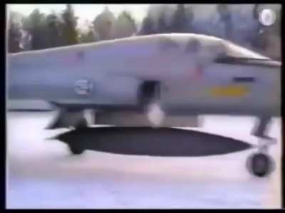 You think this is how most Ace Combat protagonists kill time when not on a mission?