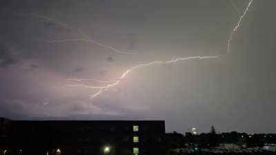 A slo-mo of some of tonight&rsquo;s lightning