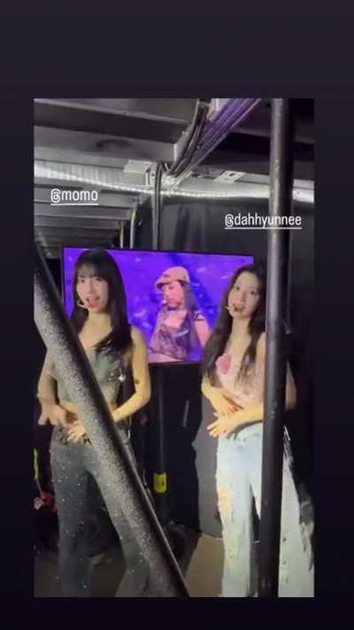 230626 Dahyun and Momo dancing to POP!