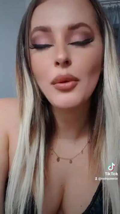 @noirqueenie