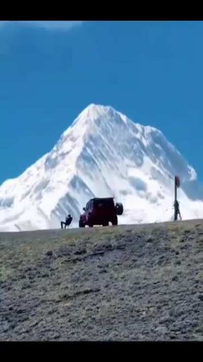 This is the best video of K2 Mountain so far. What I've seen. What a fantastic shot taken.