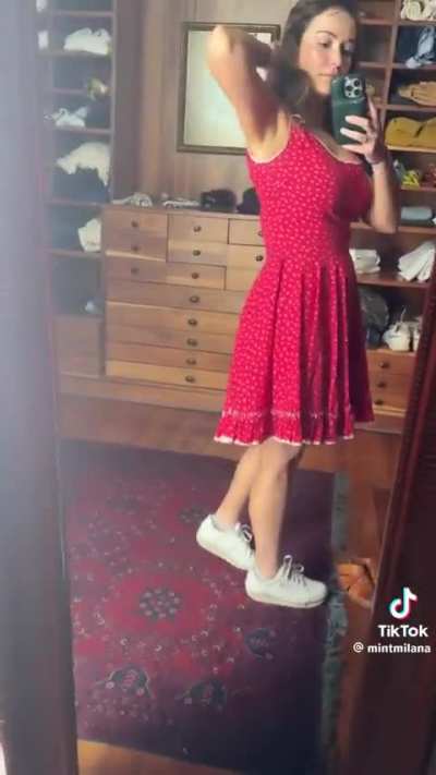 Milana Vayntrub