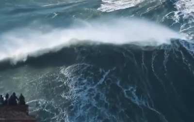 Some Frickin&rsquo; Waves At Nazar&eacute;, Portugal.