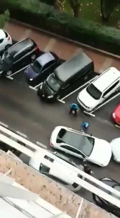 Shooting in Madrid (Spain) at the gates of a school: Police shoot at a vehicle that jumped a checkpoint.