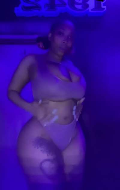 What&rsquo;s better than a woman with a fat ass? A woman with big titties and a fat ass!!!