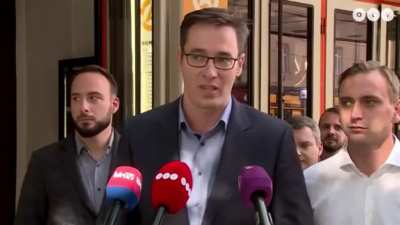 Sz&oacute;rakoztat&oacute; &eacute;jjeli műsor