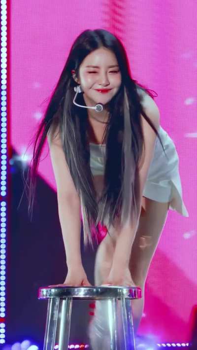 BraveGirls &middot; Yujeong ➡️ Super Slow
