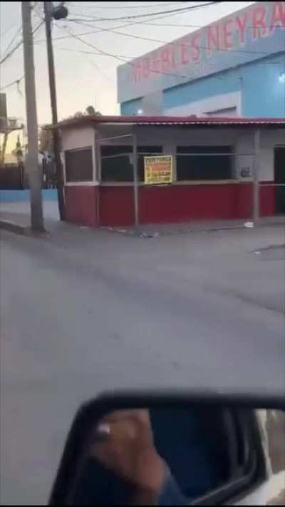 Viene del futuro y es de metal blando, ya van dos que env&iacute;a Skynet, ya te est&aacute;s hartando. #chiwasnaked