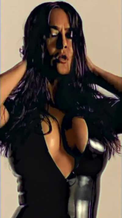 Salma Hayek's big wet mommy tits . 😏